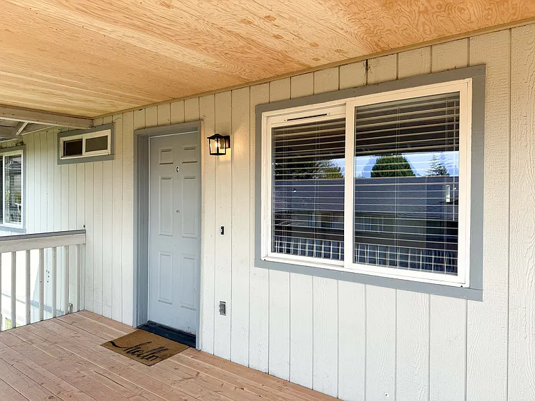 2080 NE Fairview Ave #C — Photo 18