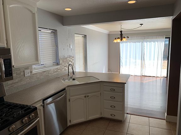 4th image of 323 Greenmore Way