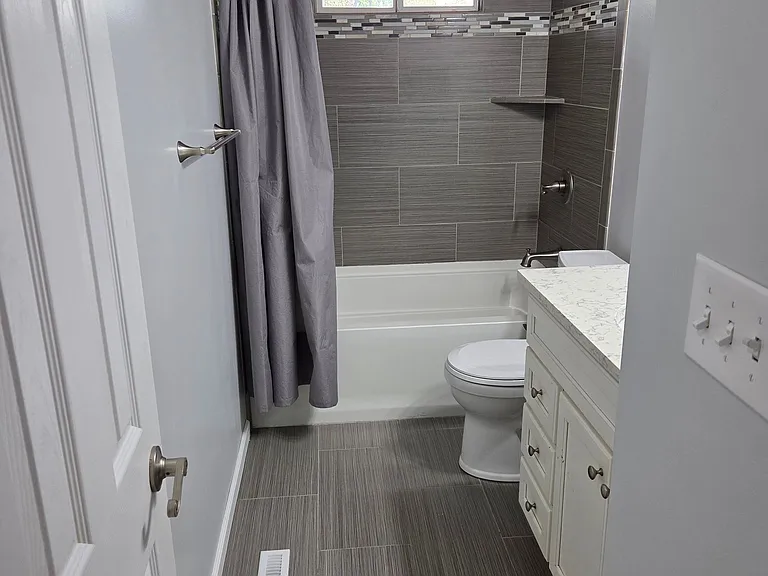 2413 E 42nd St — Photo 7