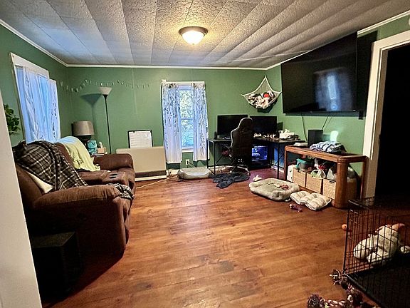 3rd image of 19 Elm Street
