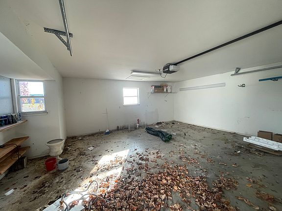 5th image of 792 Founders Park Dr W