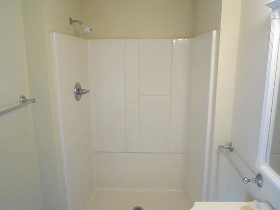 5th image of 35 Sandhurst Dr