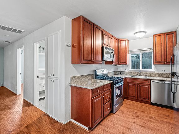 3rd image of 1130 Chapman St
