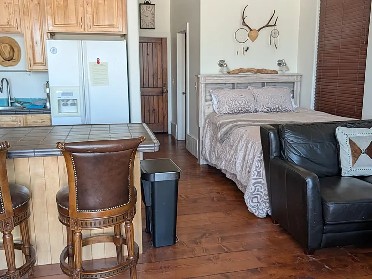Apartment in the Barn incluedes a queen bed and a pullout