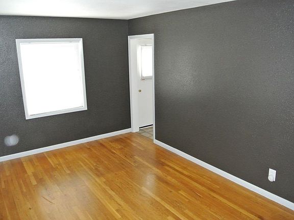 4th image of 1028 Lincoln Ave