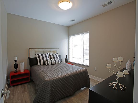 4th image of 1809 N Cambridge Ave APT 503