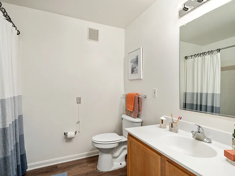 Manchester Lakes Apartment Homes — Photo 12