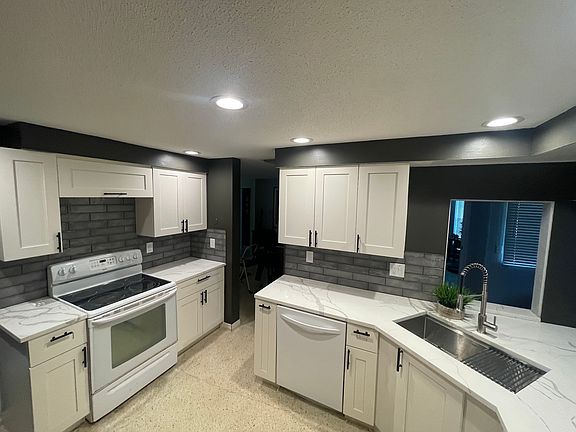 2nd image of 3232 Kenmore Dr