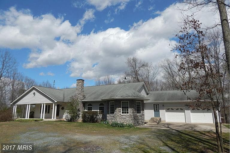 Custom Rambler-10 Acres-Walkout Basement-Big Rooms