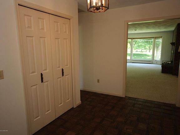 3rd image of 6042 Skyline Dr