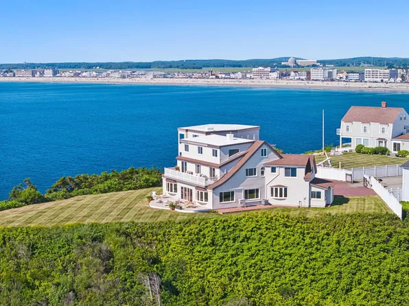 49 Dumas Avenue, Hampton, NH 03842