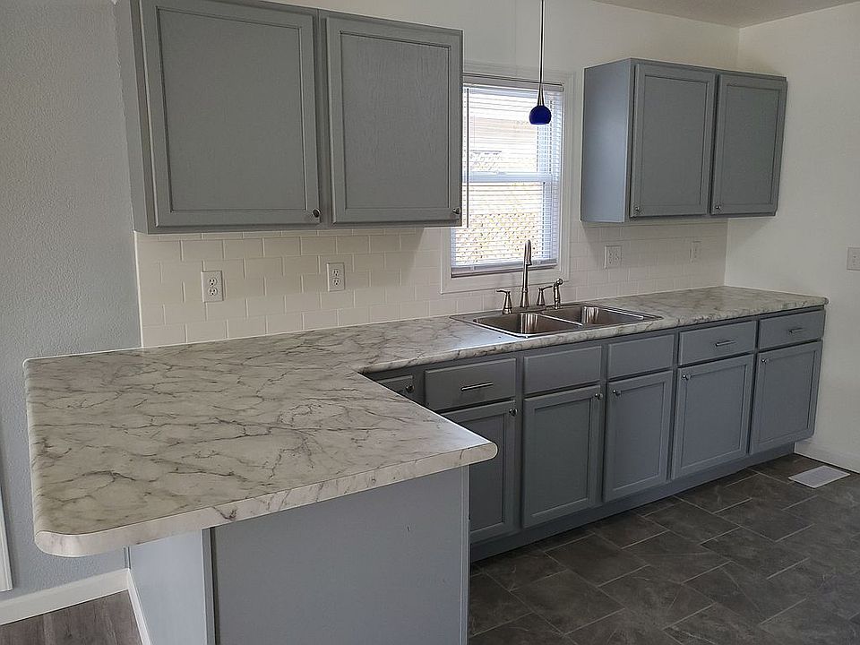 1st image of 305 N Pierce Ave