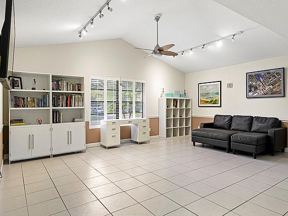 4th image of 1050 31st Ave
