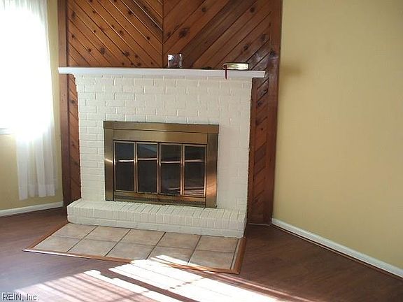 5th image of 900 Foxwood Ct