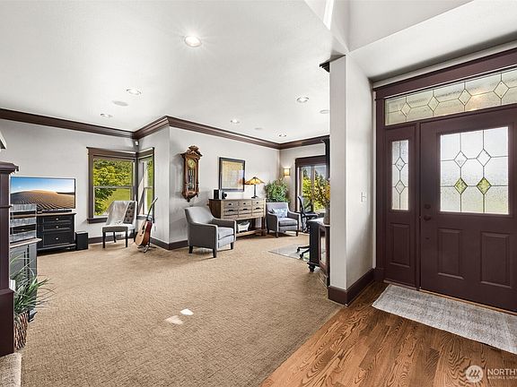 5th image of 44414 14th Avenue E