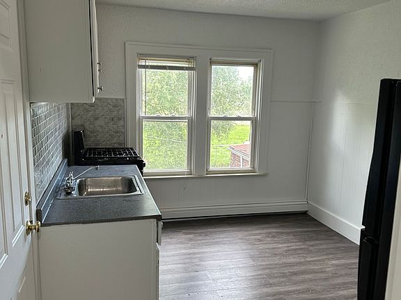 4th image of 1386 Charter St #4