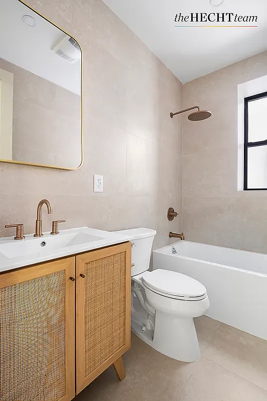 972 Montgomery St — Photo 4