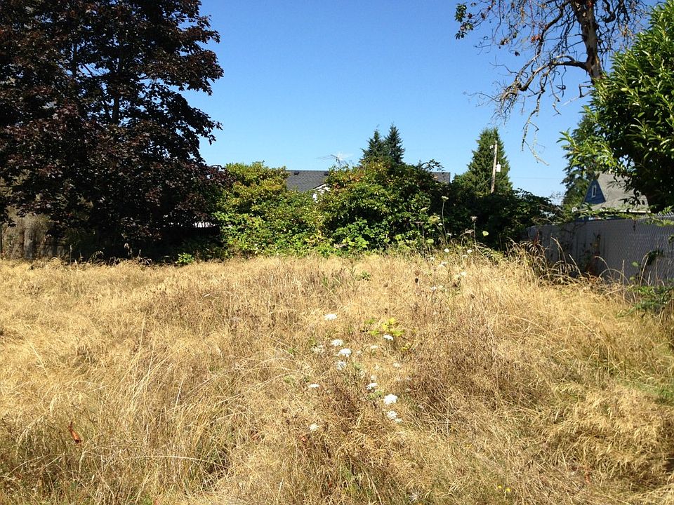 2nd image of 642 SW 135th St