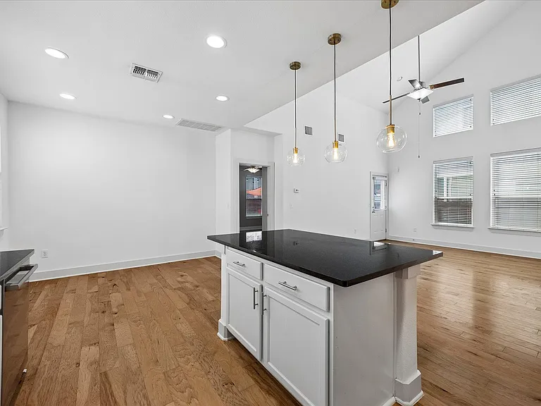 7203 Bertram Ct — Photo 10