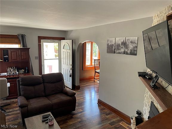 4th image of 1391 Dietz Ave