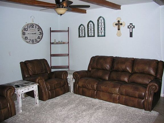 3rd image of 23 Hollychase St