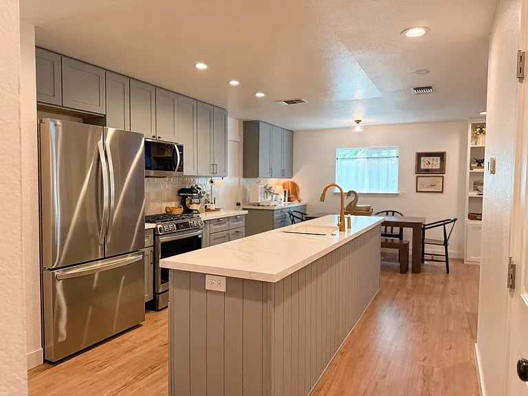 301 Temple Dr — Photo 2