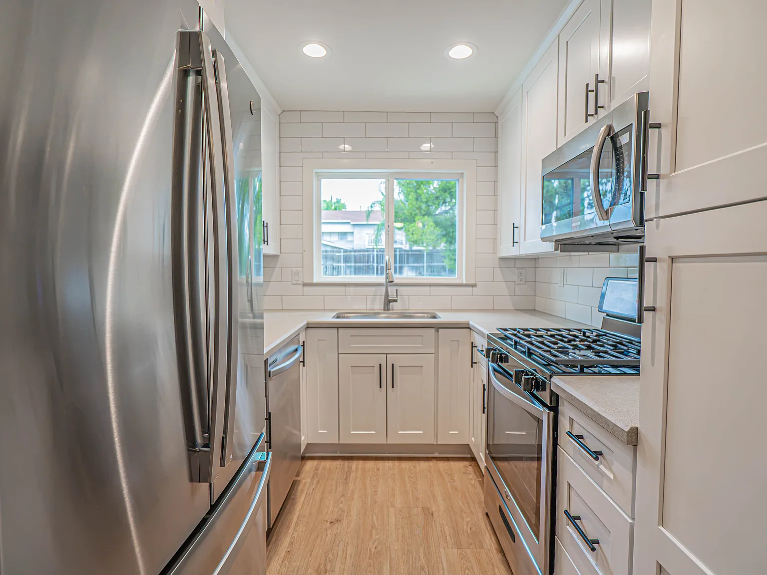 2 bed, 800 sqft, $2,495 — Photo 3