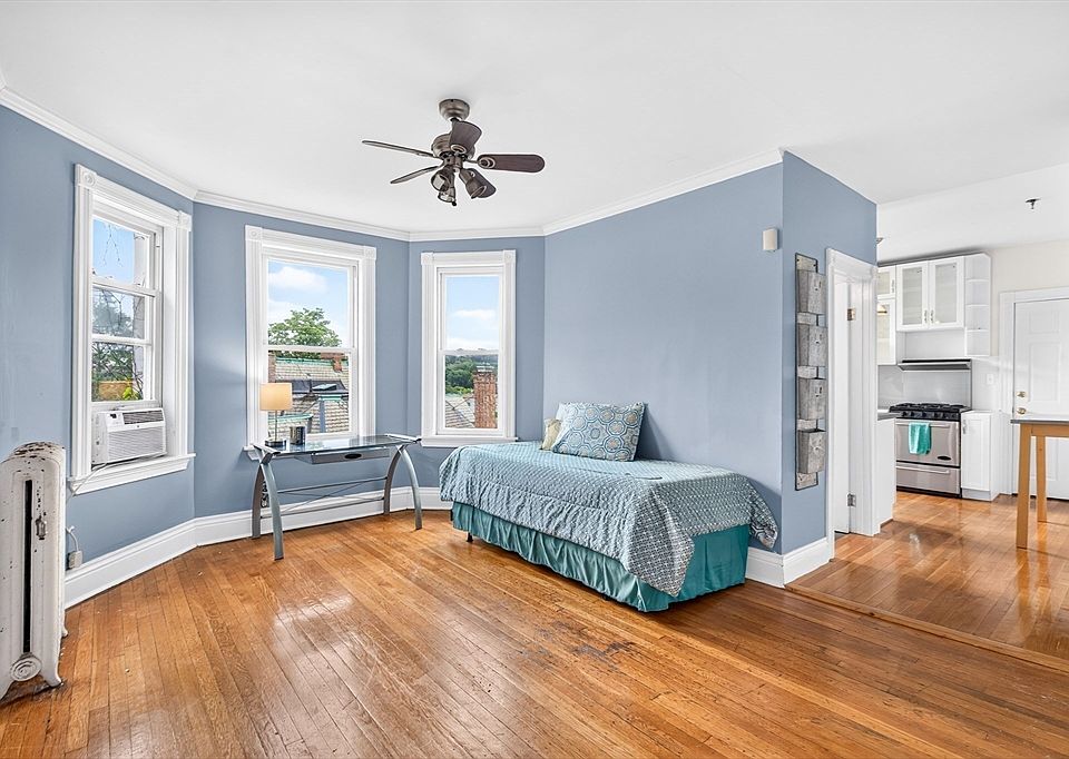 1st image of 70 Strathmore Rd APT 10B