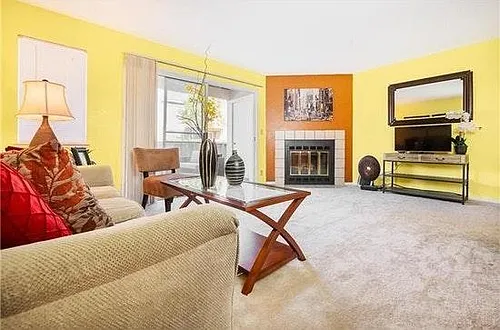 1521 Four Oaks Cir Photo 1