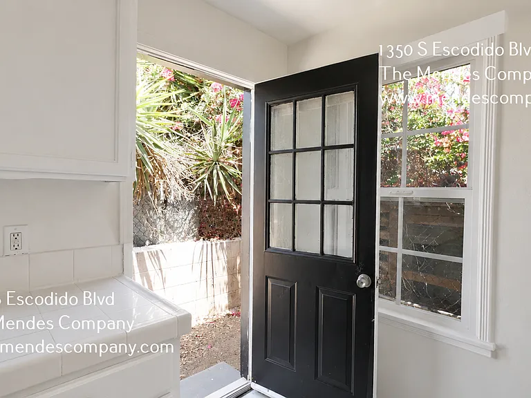 1350 S Escondido Blvd #8 — Photo 4