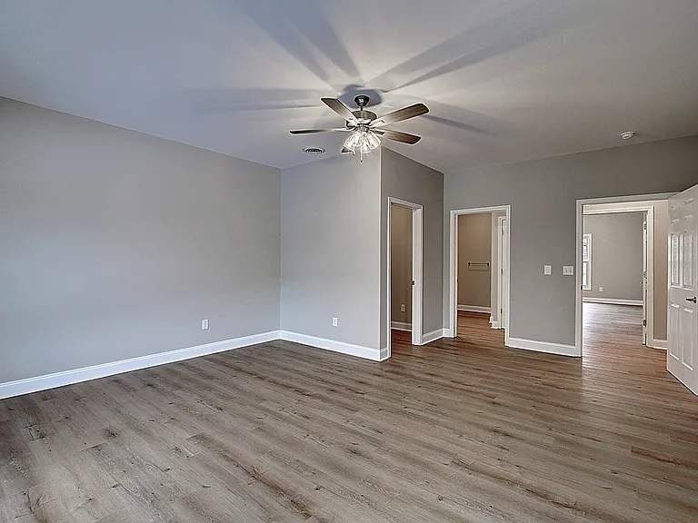 209 University Pkwy #10 — Photo 21