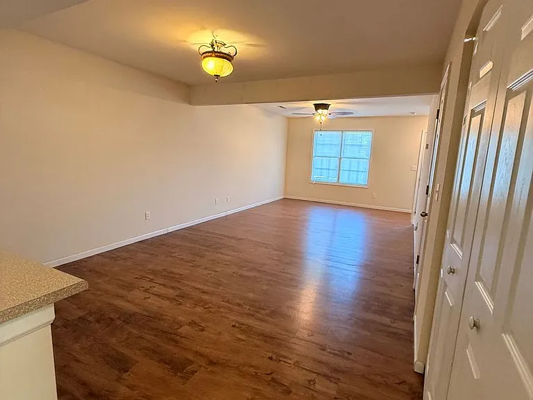 801 Black St — Photo 7