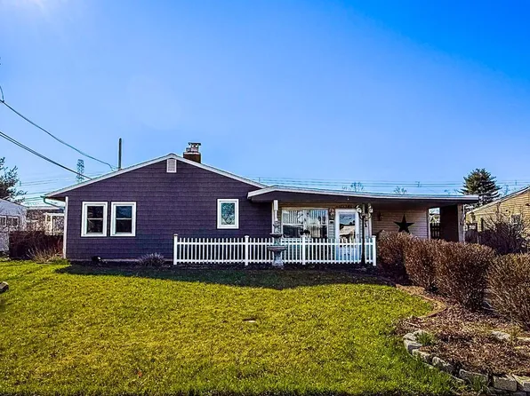 10 Flower Ln, Levittown, PA 19055