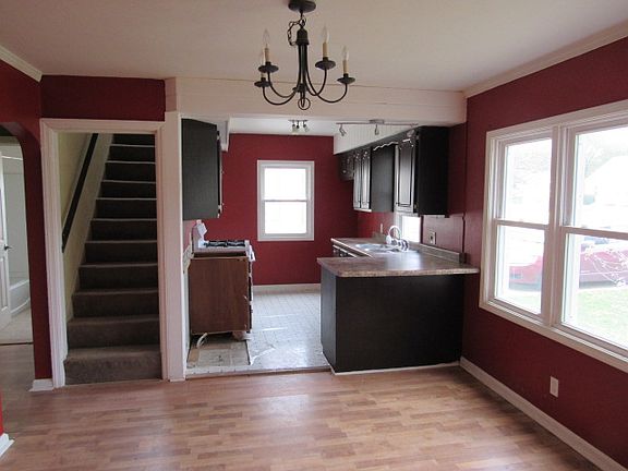 3rd image of 3427 Broadway