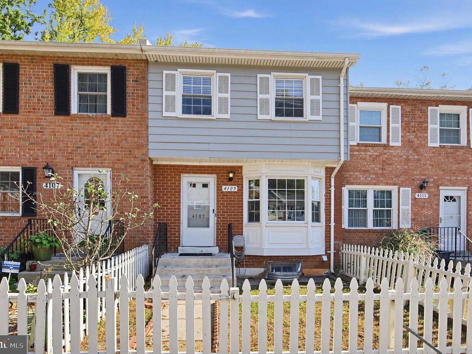 3 bed, 2.5 bath, 1919 sqft, $2,500 — Photo 1
