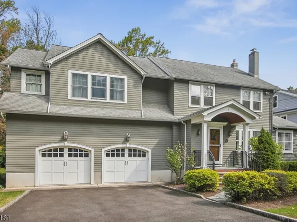 17 Woodcliff Dr, Madison Boro, NJ 07940