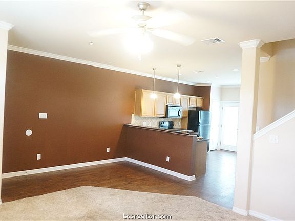 3rd image of 305 Holleman Dr E APT 1407