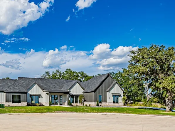 554 Helena Dr, Granbury, TX 76048