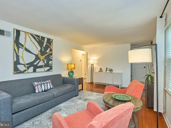 2830 Bolling Rd, Falls Church, VA 22042