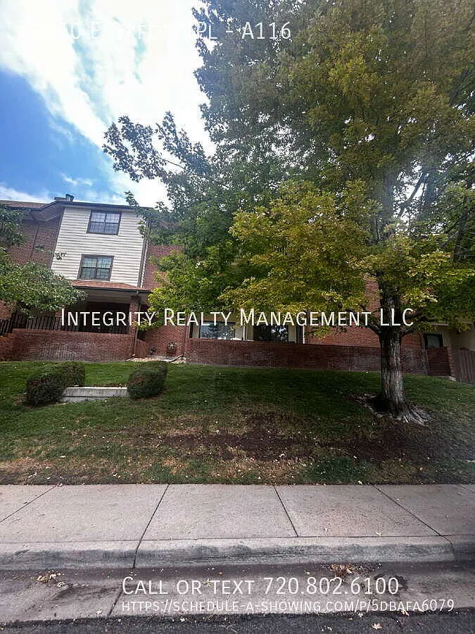 "Charming 1-Bedroom Furnished/Unfurnished Townhouse Retreat In Aurora Spacious 847 Sqft!" $$1,495... — Photo 2
