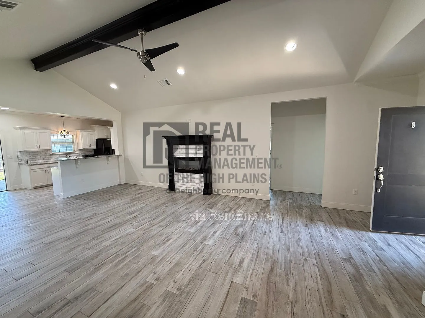 4 bed, 2.0 bath, 1682 sqft, $2,600 — Photo 3