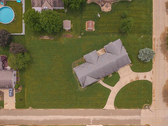 5th image of 301 Scott Dr
