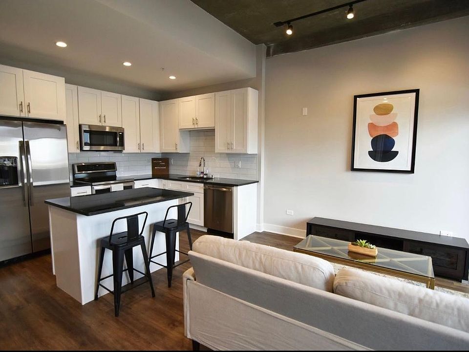 1st image of 3833-215 N Broadway St #413