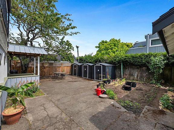 5th image of 1909 Fernwood Rd