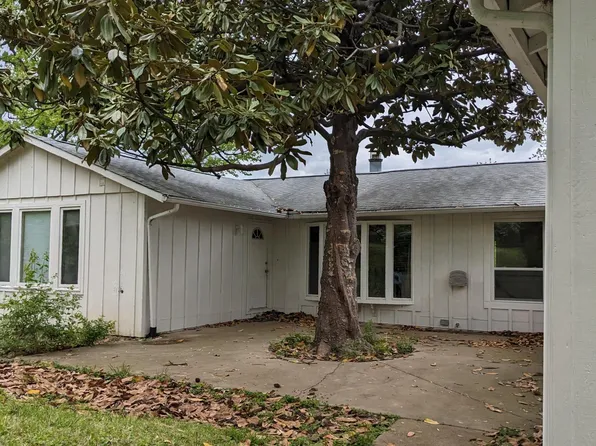 3480 Apple Tree Ln, Bridgeton, MO 63044