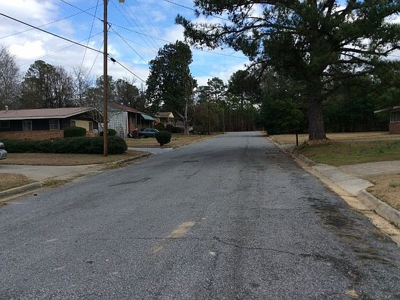 Exterior Neighborhood (street photo)