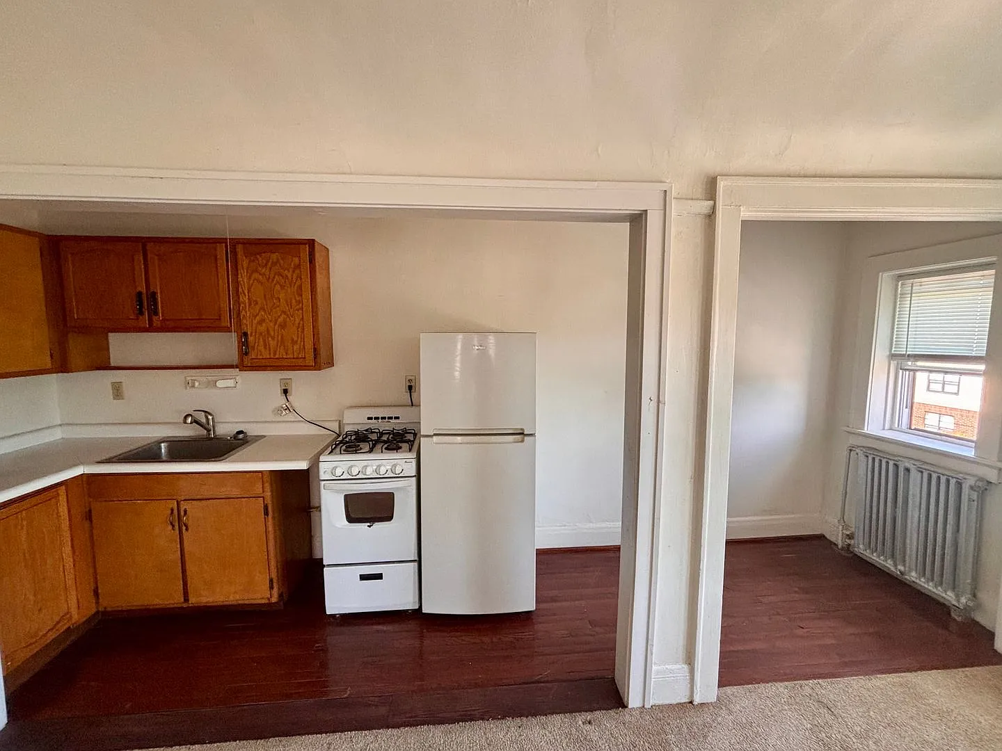 1345 Astor — Photo 3