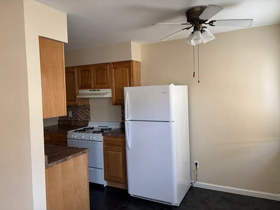 Kitchen & Dining Area