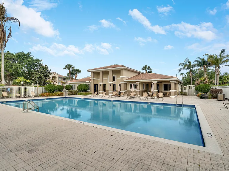 141 SW Palm Dr #306 — Photo 47