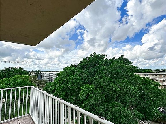 3rd image of 901 Hillcrest Dr APT 602